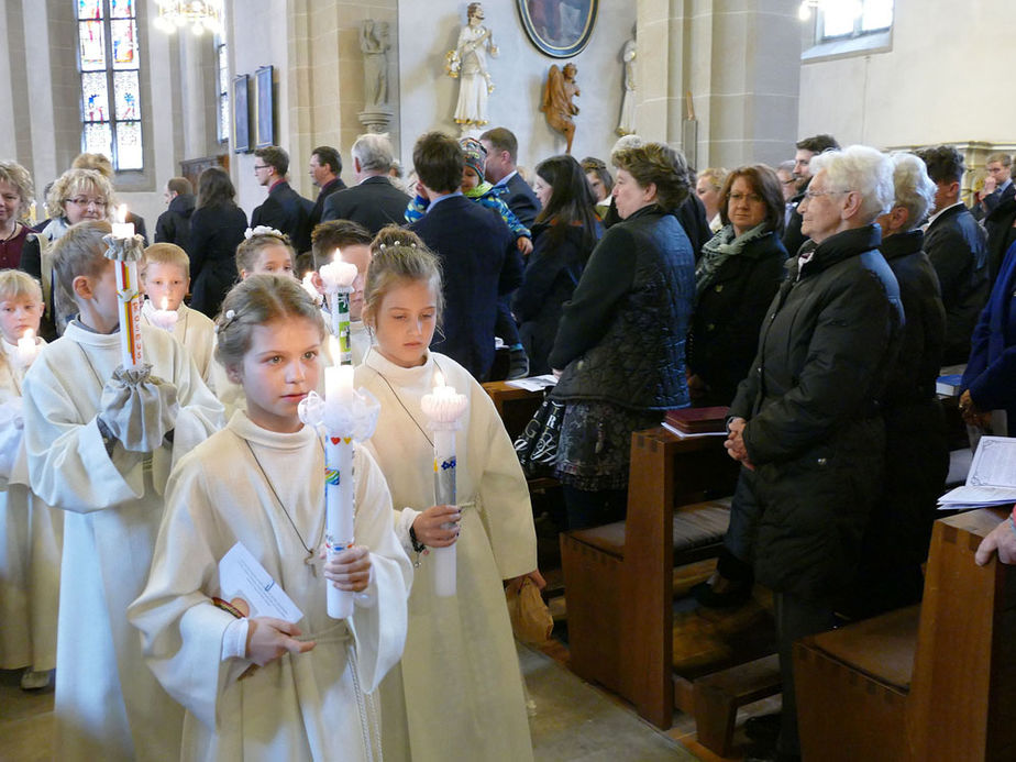 1. Heilige Kommunion in St. Crescentius (Foto: Karl-Franz Thiede)